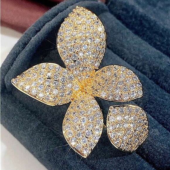 Gold Four Leaf  Zircon Ring - Picture 2 of 5